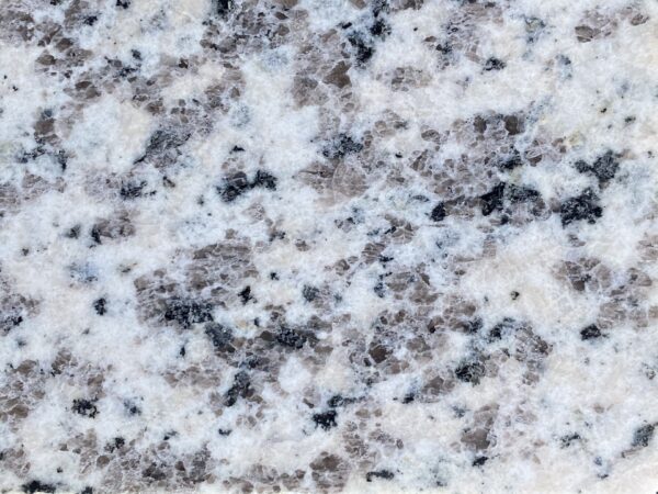 Fashionable Tiger Skin White Granite Stone Slabs and Countertops